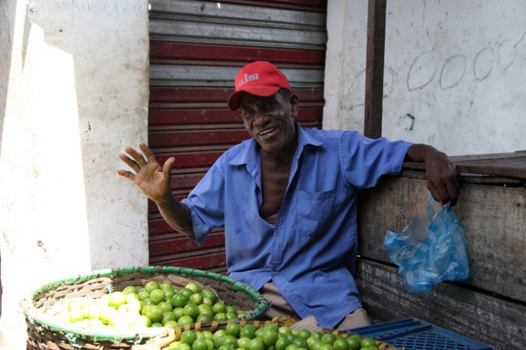 Lime vendor at Bazurto Market