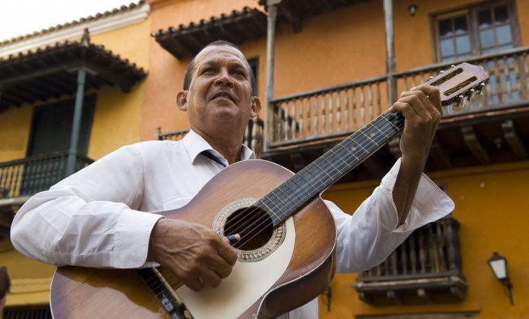 Guitar player on the streets of Cartagena